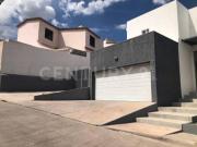 CASA EN RENTA EN ESQUINA, FRENTE A PARQUE, RESIDENCIAL...