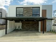 Casa en RENTA en Fracc. Álamos en Tres Marías, Morelia