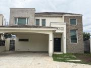 Casa en RENTA en Fracc. Canteras