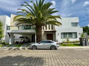 CASA EN RENTA EN FRACCIONAMIENTO A UN COSTADO DE LA...