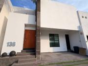 CASA EN RENTA EN FRACCIONAMIENTO MIRAVALLE