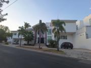 CASA EN RENTA EN GRAN JARDÍN, 5 baños completos y un...