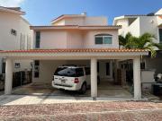 Casa en renta en isla dorada con alberca