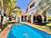 Casa en Renta En Isla Dorada con Alberca