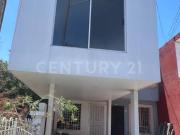 CASA EN RENTA EN JARDINES DE AGUA CALIENTE, TIJUANA BAJA...