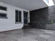 Casa en Renta en Jardines de la Paz: Jacuzzi, Estudio y...