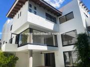 CASA EN RENTA EN JURICA