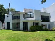 Casa en renta en Jurica con caseta de vigilancia ¡