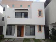 Casa en renta en Juriquilla Santa Fe, recamara en PB