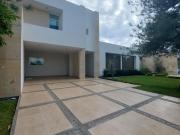 CASA EN RENTA EN LA CAMPI?A DEL BOSQUE CON CASA CLUB...