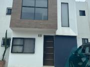 Casa en Renta en Lartesi Altozano cerca del Tecnológico...