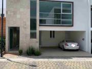 CASA EN RENTA EN LOMAS 2.ZONA AZUL