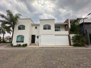 CASA EN RENTA EN LOMAS DE ANGELOPOLIS