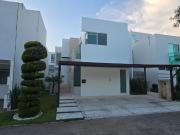 CASA EN RENTA EN LOMAS DE ANGELOPOLIS