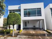 CASA EN RENTA ZONA EXCLUSIVA EN LOMAS DE ANGELOPOLIS II,...