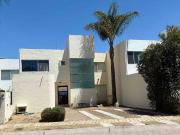 Casa en Renta en Lomas de Gran Jardín con salón de usos...