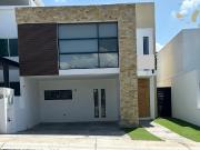 Casa en renta en Lomas de Juriquilla, Querétaro con 3...
