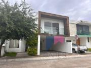 Casa en renta en Loretta 1
