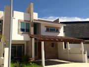 Casa en renta en Loretta al norponiente