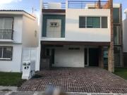 Casa en renta en Los Frailes, Corregidora | 3 niveles,...