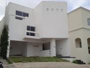 casa en renta en miravalle amplia frente a área verde