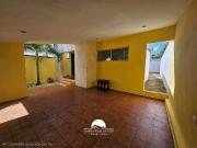 Casa en renta en Montecarlo, frente a parque, una sola...