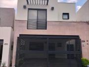 Casa en Renta en Monticello, Dominio Cumbres