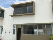 CASA EN RENTA EN NISPEROS CERCA DE VALLE IMPERIAL 3...