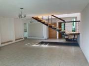 Casa en renta en privada arboledas