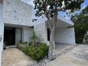 Casa en renta en privada cerca de plaza La Isla Mérida
