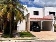 CASA EN RENTA EN PRIVADA COCOYOLES