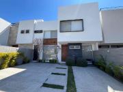 Juriquilla, Casa en renta en privada Colinas de...