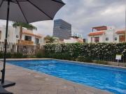 Casa en renta en privada con Alberca, frente a Santa Fe...