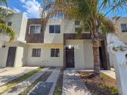 Casa en RENTA en privada CON ALBERCA y amenidades,...