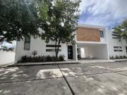 Casa en renta en privada en la Colonia Maya BL