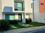 Casa en renta en privada, Jardines de la Hacienda, en la...