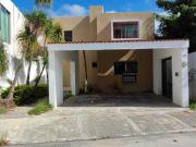 Casa en renta en privada Quinta Real, Altabrisa, Mérida,...