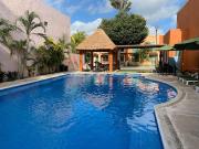 Casa en renta en privada sobre Av las Torres con alberca...