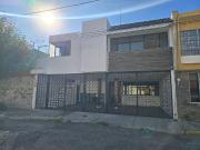 CASA EN RENTA EN PUEBLA A UNA CALLE DEL INSTITUTO ORIENTE