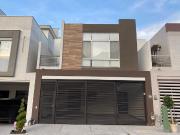 CASA EN RENTA EN PUERTA DE HIERRO MONTERREY