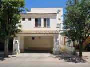CASA EN RENTA EN PUNTA DEL ESTE CON CUARTO DE SERVICIO...
