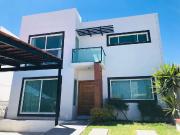 CASA EN RENTA EN REAL DE JURIQUILLA CON AMPLIOS ESPACIOS