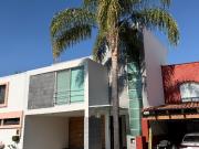 CASA EN RENTA EN RESIDENCIAL ALTA VISTA 3 RECAMARAS