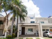 Casa en Renta en Residencial AQUA