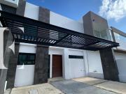 Casa en Renta en Residencial Aqua de 3 Recamaras y Alberca