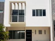 CASA EN RENTA EN RESIDENCIAL ARBOLADA