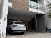 Casa en renta y venta en Residencial Estanza