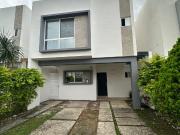 CASA EN RENTA EN RESIDENCIAL JARDINES DEL SUR 4 OKUME