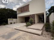 Casa en renta en residencial privado con amenidades
