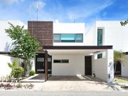 Casa en Renta en Residencial Torremolinos en Mérida con...